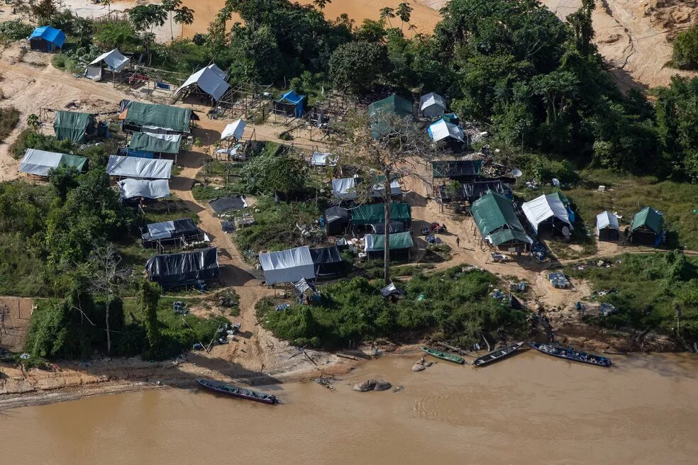 Conflitos entre agentes federais e garimpeiros durante ações contra o garimpo ilegal em terras Yanomami já deixou quatro pessoas mortas