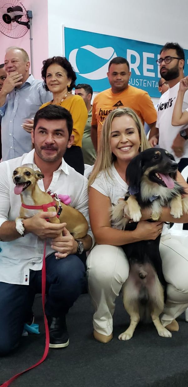 o Maguila e a Bereta. Os animais, que atraíram a atenção, pertencem à vereadora da Serra, Raphaela Moraes, que vai disputar uma cadeira federal, e ao veterinário  Thiago Oliveira, que briga por uma vaga estadual, respectivamente.
