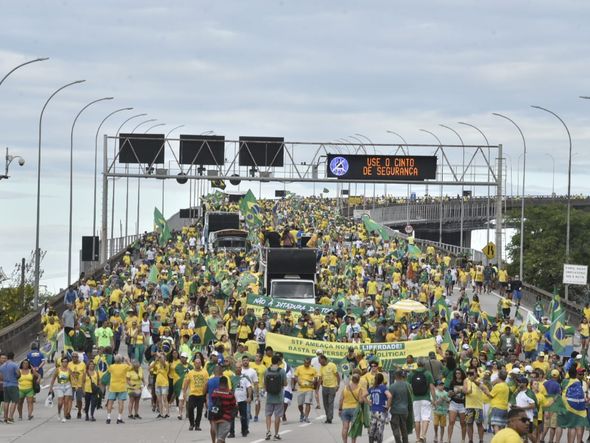 Manifestação Pró-Bolsonaro seguiu pela Terceira Ponte por Ricardo Medeiros