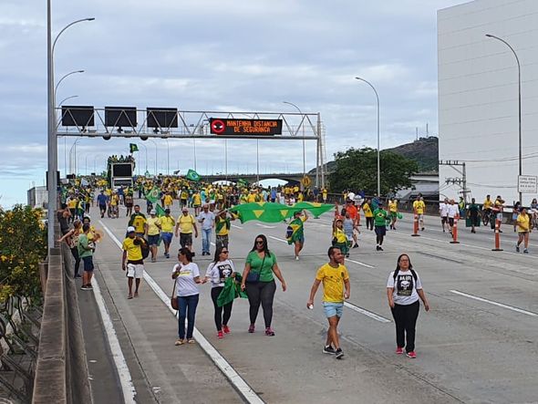 Manifestação Pró-Bolsonaro seguiu pela Terceira Ponte por Ricardo Medeiros