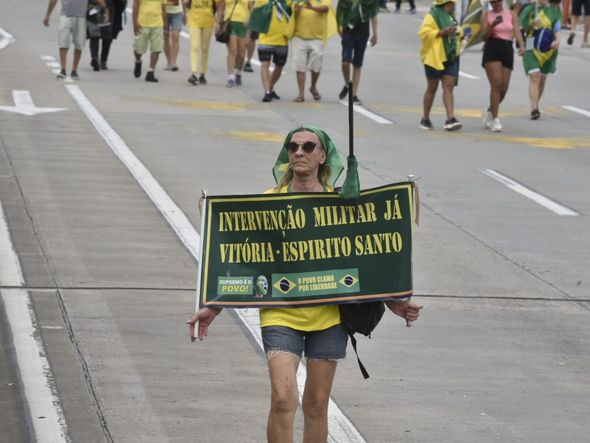 Manifestação Pró-Bolsonaro seguiu pela Terceira Ponte por Ricardo Medeiros