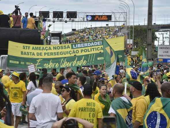 Manifestação Pró-Bolsonaro seguiu pela Terceira Ponte por Ricardo Medeiros