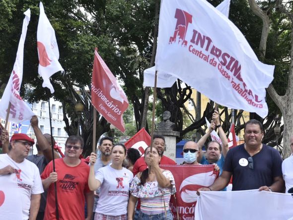 Manifestantes fazem ato pelo Dia do Trabalhador em Vt por Ricardo Medeiros