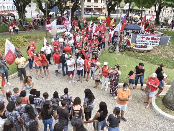 Manifestantes fazem ato pelo Dia do Trabalhador em Vt por Ricardo Medeiros