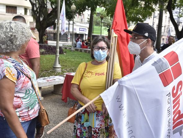 Manifestantes fazem ato pelo Dia do Trabalhador em Vt por Ricardo Medeiros
