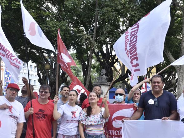 Manifestantes fazem ato pelo Dia do Trabalhador em Vt por Ricardo Medeiros