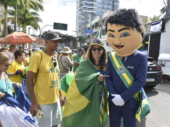 Manifestantes fazem ato pelo Dia do Trabalhador e a favor de Bolsonaro em Vitória por Ricardo Medeiros
