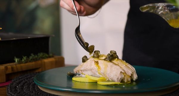 Peixe assado com crosta de sal grosso, receita do chef Pedro Kucht