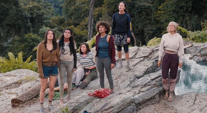 Uma das grandes surpresas de 2020, 'The Wilds: Vida Selvagem' volta em segunda temporada apresentando um novo grupo de personagens e repetindo dinâmicas