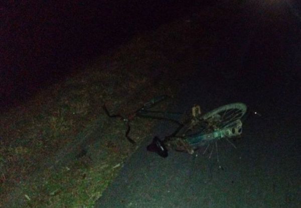 Bicicleta da vítima na beira da estrada