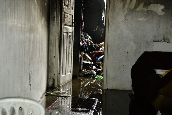 Bombeiros combatem incêndio em apartamento localizado em São Cristóvão, em Vitória por Fernando Madeira