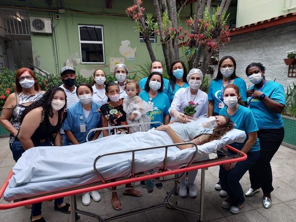 Dia das Mães: Hospital de Cachoeiro promove encontro surpresa para paciente da UTI