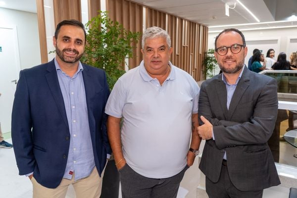 Leilson Queiroz (head administrativo hospitalar do Meridional Vitória), Antônio Benjamim (CEO da Rede Meridional) e Fábio Frank (diretor do Meridional Vitória