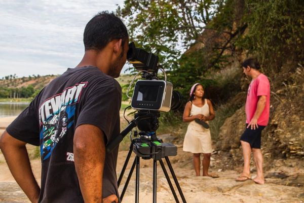 *Curta Vitória a Minas busca histórias para transformar em filme*