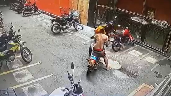 Moto é furtada em estacionamento de supermercado de Cachoeiro