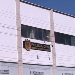 Atiradores estariam dentro de um veículo que passou três vezes pelo local, no bairro Nova Esperança; nenhum suspeito foi detido