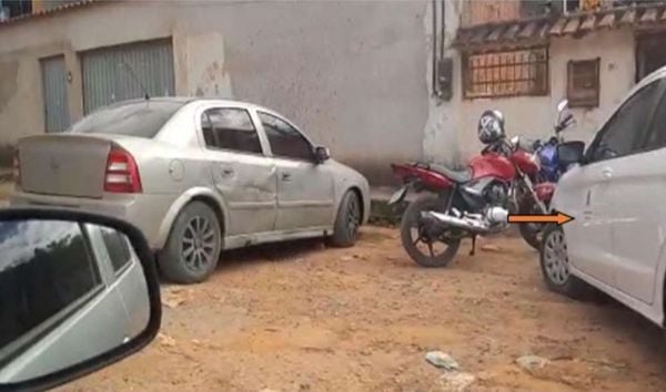 Carro da Câmara ao lado de veículo usado em fuga