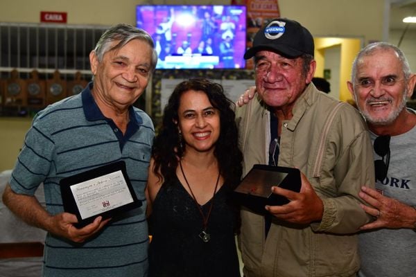 Os fotógrafos Gildo Loyola, de 76 anos, e Antônio Moreira, também 76, foram homenageados pelos amigos e colegas de profissão, na tarde deste sábado (14), em Vitória