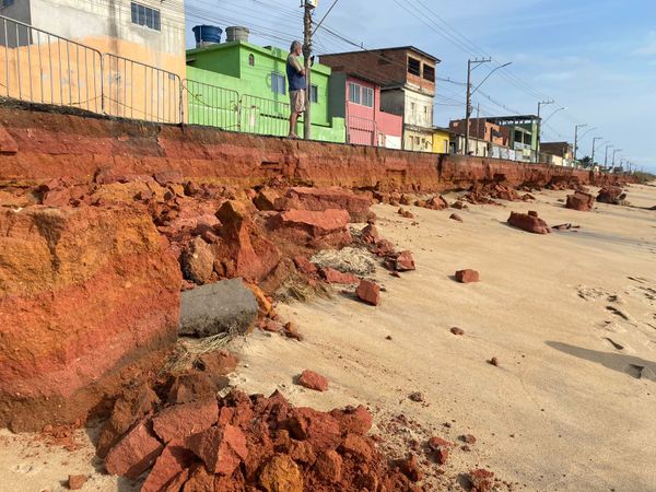 Erosão destroi parte de rodovia no Litoral Sul do Estado