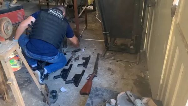 Homem foi preso suspeito de ter oficina clandestina de fabricação de armas para o tráfico no ES