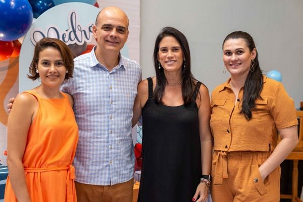 Os irmãos Guilherme e Giovana Brunoro entre a nova parceria da Vila Pindô, Juliana Rosemberg, proprietária da Décor Personnalité e a Design Munique Kunzler.