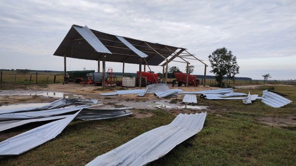  Temporal deixa cenário de destruição em Montanha por Zeilton Pereira Barreto