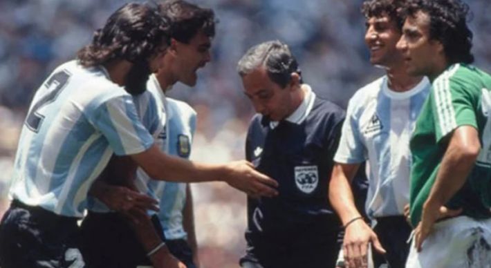 Mister Arppi, como é chamado na Fifa, apitou três jogos na Copa do Mundo de 1986, no México, inclusive a grande final