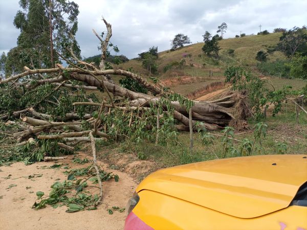 Granizo e vendaval provocam estragos em Ecoporanga por Defesa Civil
