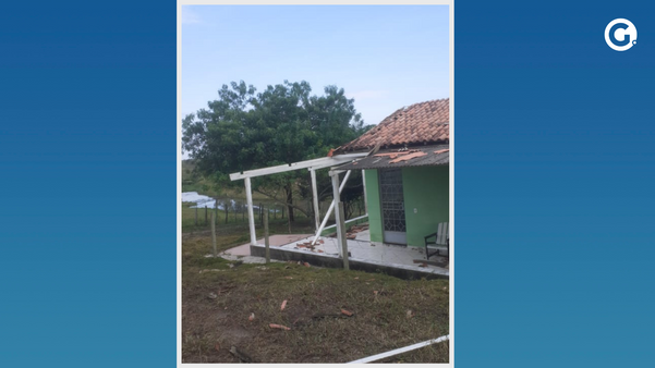 Parte de casa ficou destelhada em Montanha