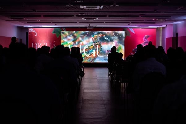 undefined por Thalisson Bitti