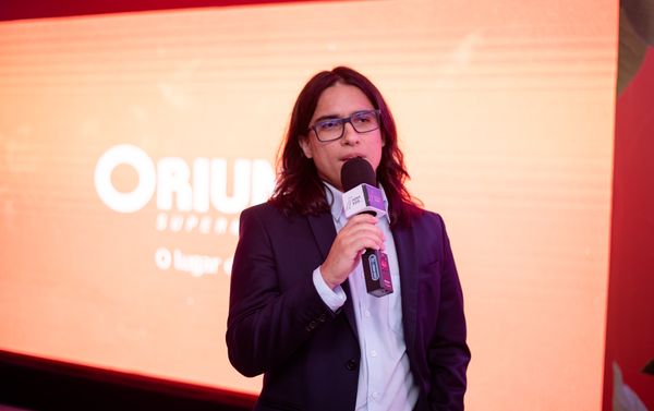 undefined por Thalisson Bitti