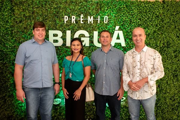 undefined por Thalisson Bitti