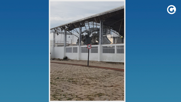 Quadra de esportes ficou destelhada por Leitor de A Gazeta