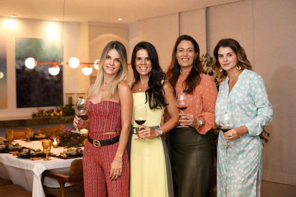 Taisa Gama, Roberta Abaurre, Francini Sepulcri e Camila Pitanga Salim