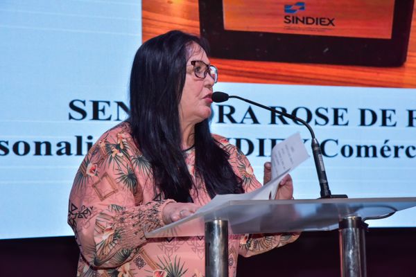 Senadora Rose de Freitas, homenageada com o prêmio Personalidade do Comércio Exterior por Rodrigo Gavini/Sindiex/Divulgação