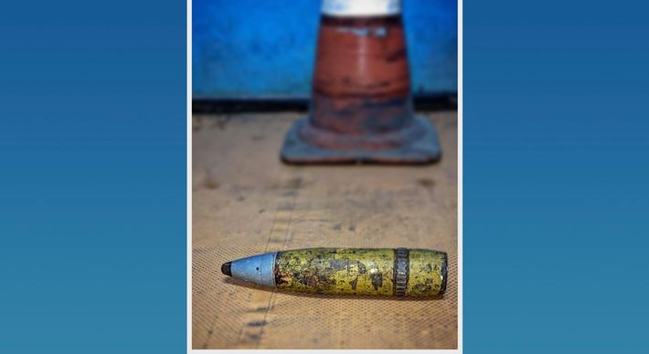 Morador de Rive encontrou a munição durante pescaria nesta quarta (18). Segundo a polícia, ele correu risco de vida ao levar o dispositivo para casa, pois poderia explodir