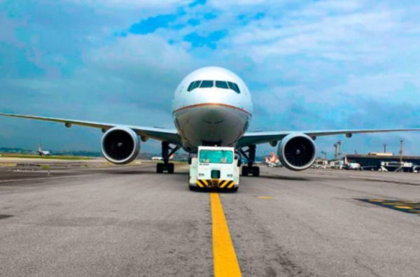 Aviao no aeroporto de Guarulhos