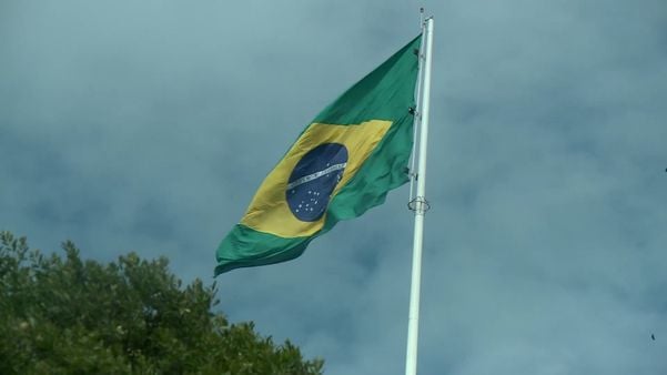 Bandeira do Brasil hasteada no 38º Batalhão de Infantaria, em Vila Velha