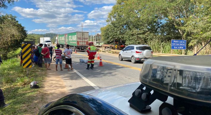 De acordo com informações da PRF, o acidente aconteceu no final da manhã desta sexta-feira (20). A vítima, segundo a família, é o motociclista Agnaldo Souza Rocha, de 38 anos