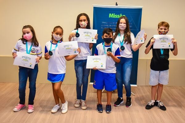 Algumas das crianças capixabas premiadas no concurso cultural em 2021