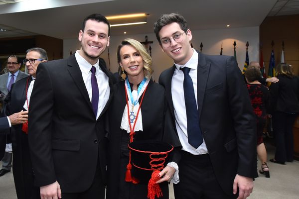 Dra. Marianne Júdice e os filhos Daniel e Eduardo