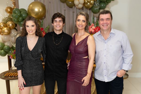 Julia, João Henrique, Dani Fernandes e Fernando Araújo