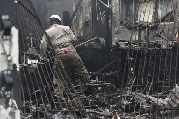 Incêndio destrói oficina de bicicletas e scooters elétricas em Vitória por Vitor Jubini