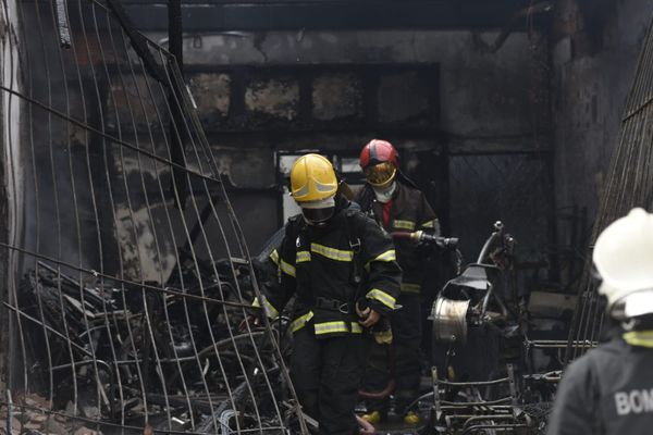 Incêndio destrói oficina de bicicletas e scooters elétricas em Vitória por Vitor Jubini