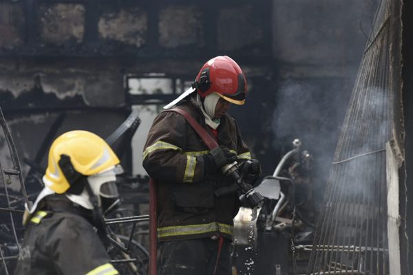 Incêndio destrói oficina de bicicletas e scooters elétricas em Vitória por Vitor Jubini