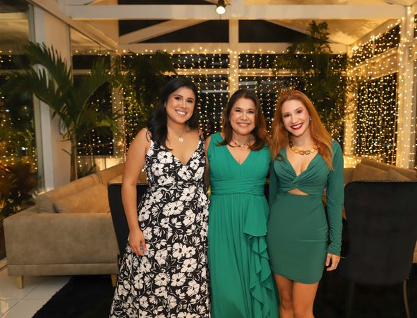 Rita Rocio Tristão e as filhas Luiza e Renata