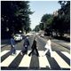 Famosa foto na faixa da banda 'The Beatles' atravessando a Abbey Road
