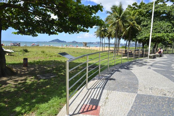 Modelo de guarda-corpo instalado no final da Praia de Camburi é o mesmo que será colocado nas pontes Ayrton Senna, da Ilha do Frade e de Camburi
