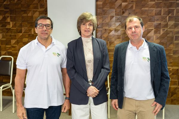  Paulo Baraona e Adauto Caldara, da EcoTech Areia, recebem  Cristina Engel de Alvarez - Diretora Presidente da Fundação de Amparo à Pesquisa e Inovação do Espírito Santo – FAPES