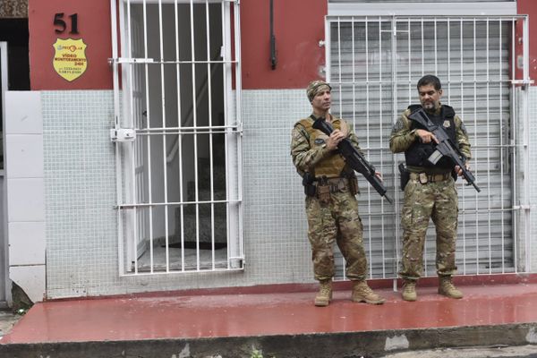 Clube de tiro é alvo de operação da PF contra comércio ilegal de armas no ES por Ricardo Medeiros